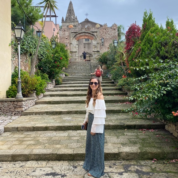 Meet your Posher, Kayla - Picture 2 of 5